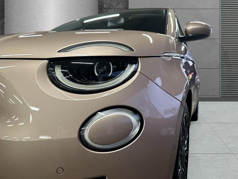 Gebraucht Fiat 500e La Prima 86 kW (118 PS) 2023 Colore esterno (rose gold) Cabrio