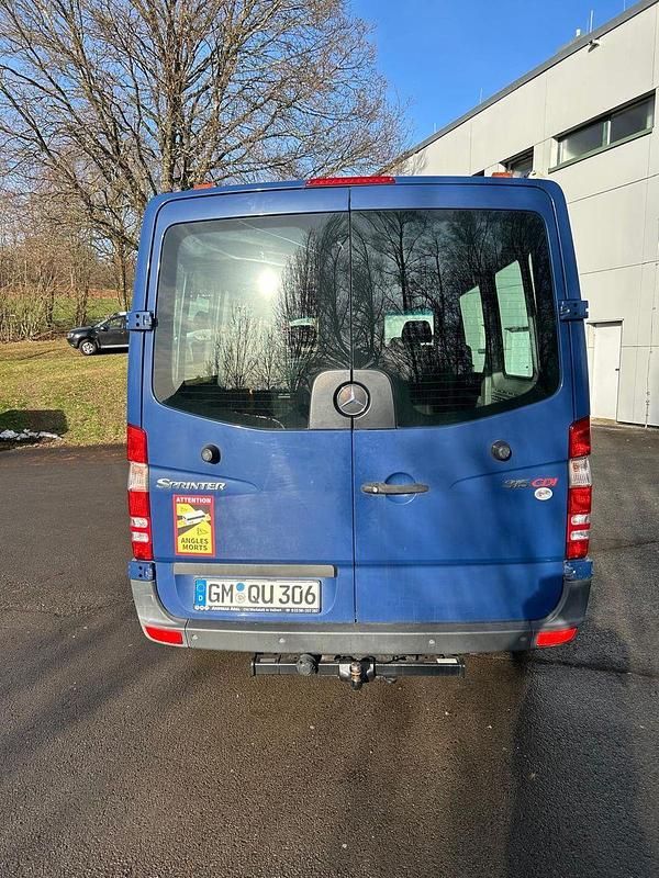 Second-hand Mercedes Sprinter 150 CP (110 kW) 2011 Albastru Van