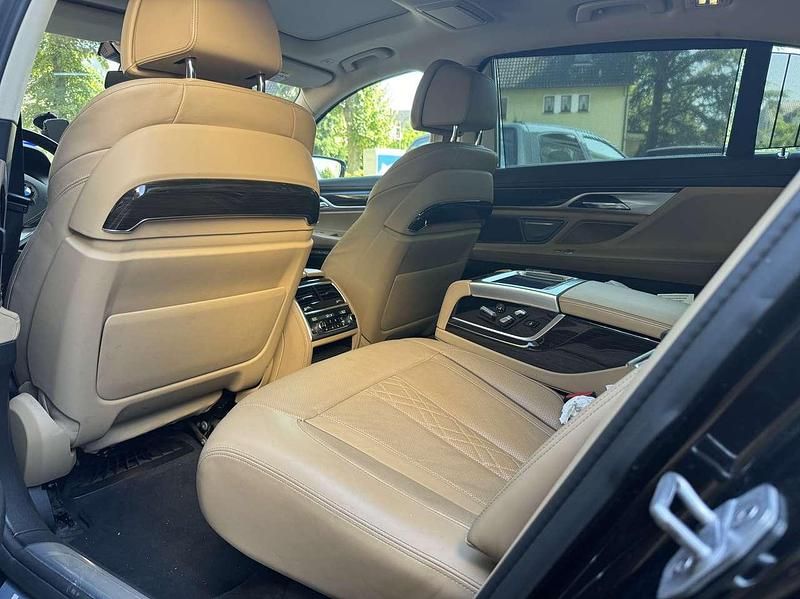 Gebraucht BMW 740L 320 PS (235 kW) 2015 Jatoba metallic Limousine