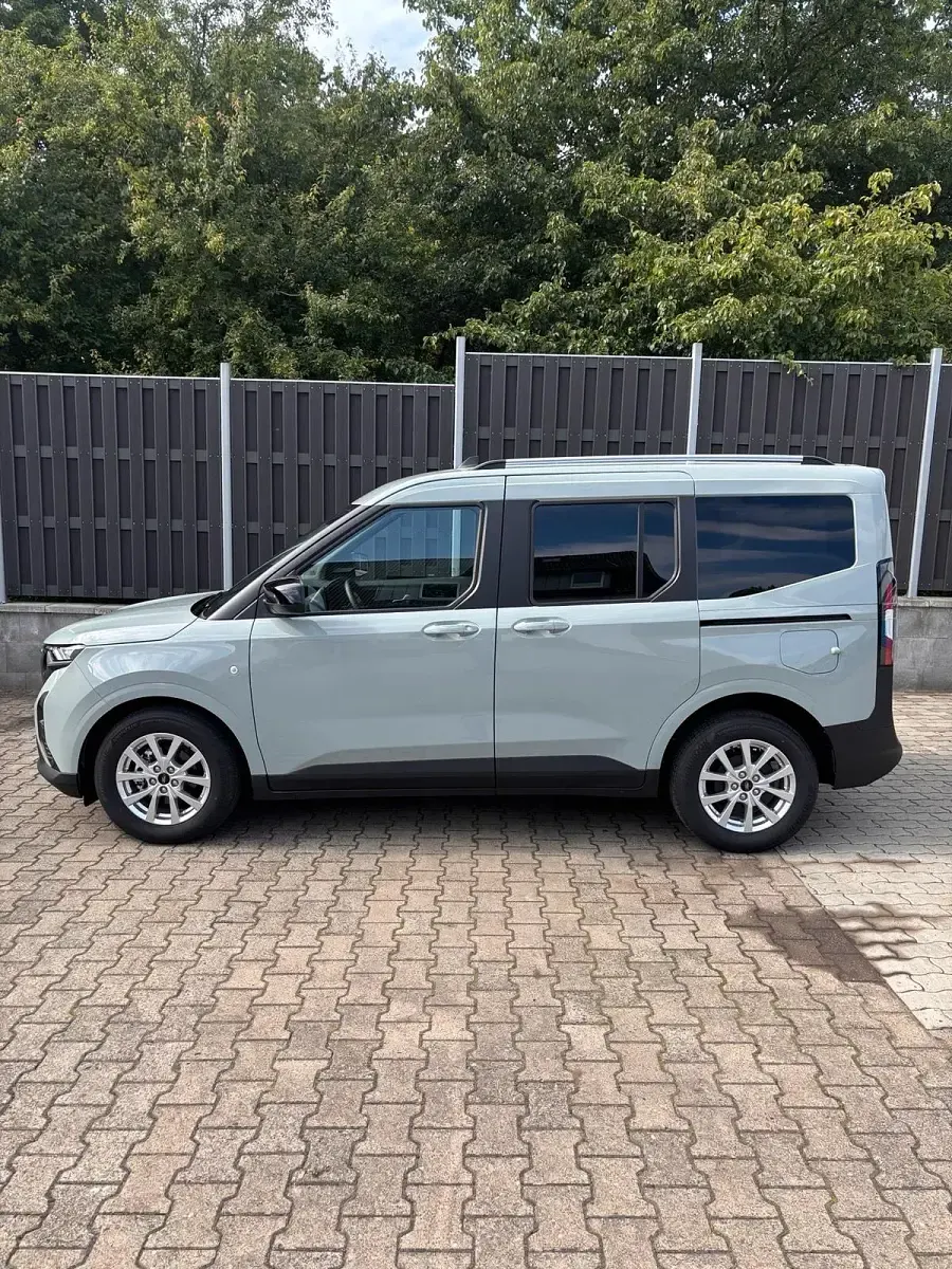 Gebraucht Ford Tourneo Courier Titanium 125 PS (91 kW) 2026 Grau Van / Kleinbus