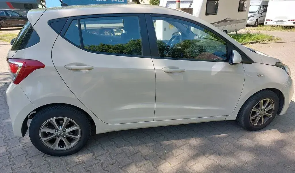 Gebraucht Hyundai i10 Edition 67 PS (49 kW) 2014 Beige Kleinwagen