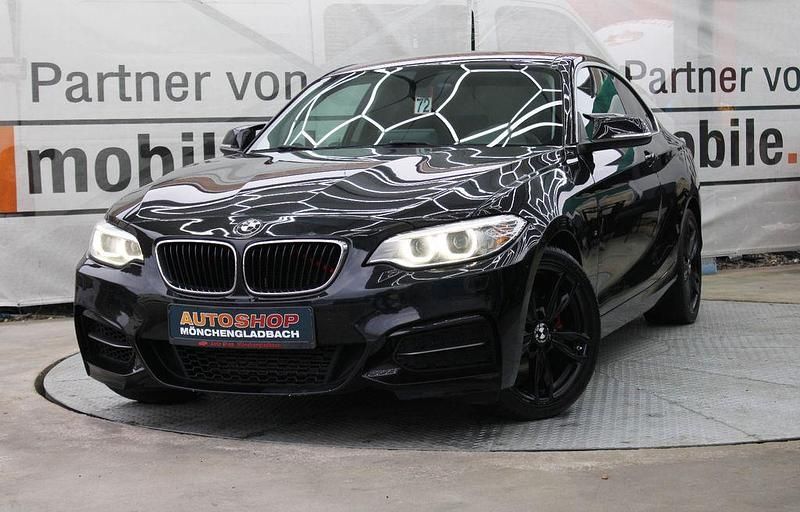 Schwarz Gebraucht 2014 BMW 220 Sport Line Coupé | 11.250 € (Fairer Preis) - Bild 1/3