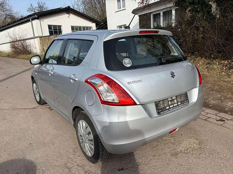 Gebraucht Suzuki Swift Club 94 PS (69 kW) 2014 Silber Kleinwagen