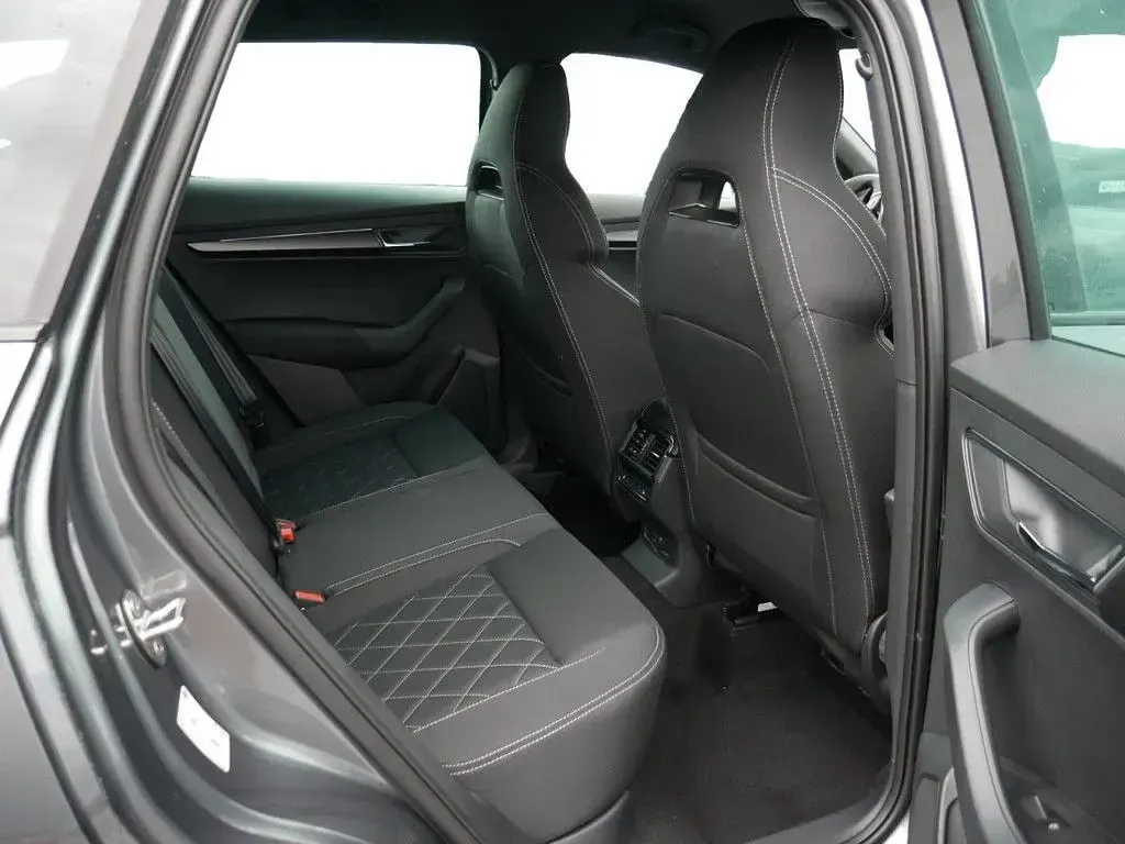 Gebraucht Skoda Karoq SportLine 150 PS (110 kW) 2026 Grau SUV