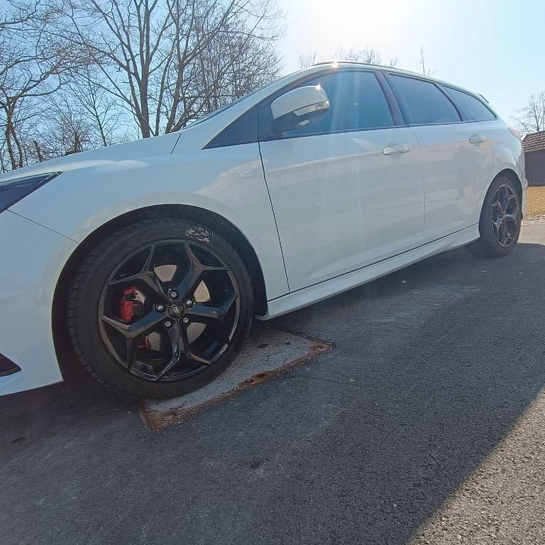 Gebraucht Ford Focus Sport 250 PS (183 kW) 2018 Weiß Kombi