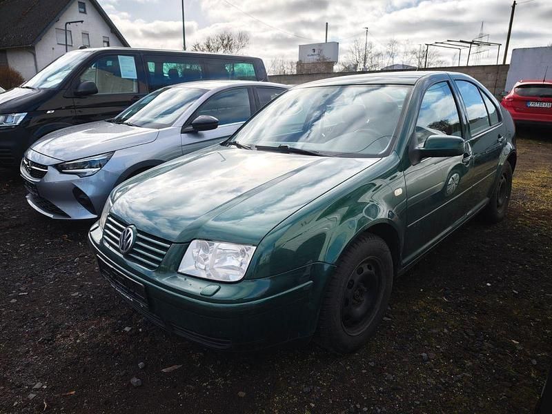 Usata VW Bora 90 CV (66 kW) 2000 Verde Berlina