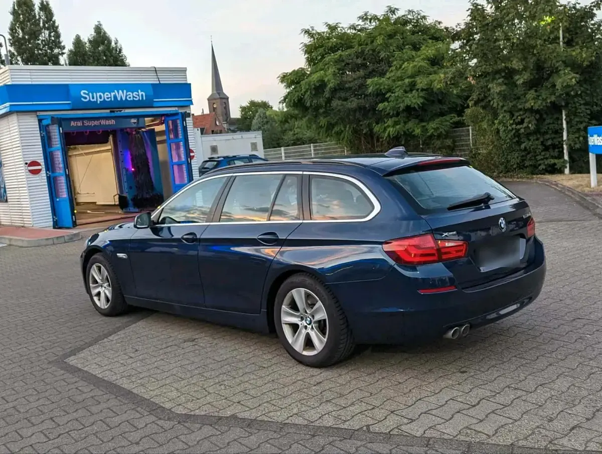 Gebraucht BMW 530 258 PS (189 kW) 2013 Blau Kombi
