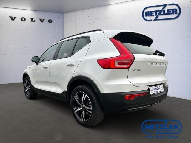 Gebraucht Volvo XC40 Plus 197 PS (144 kW) 2023 Crystal white / metallic SUV