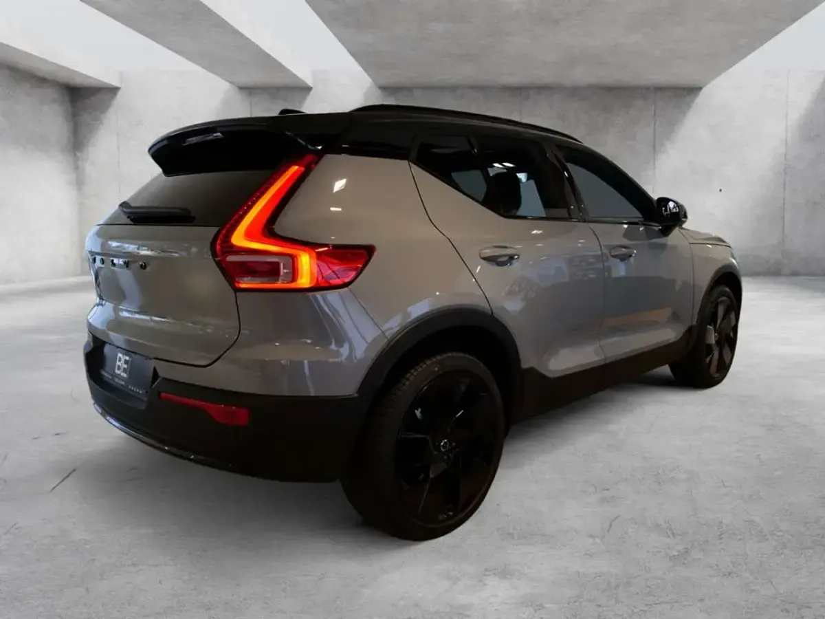 Używany Volvo EX40 Ultra 185 kW (252 KM) 2026 Szary SUV
