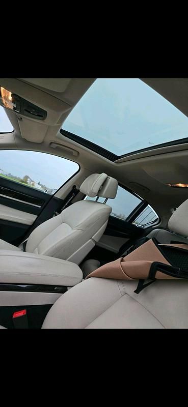 Gebraucht BMW 750 381 PS (280 kW) 2012 Schwarz Limousine