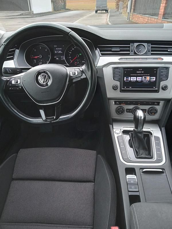 Gebraucht VW Passat 150 PS (110 kW) 2017 Silber Kombi