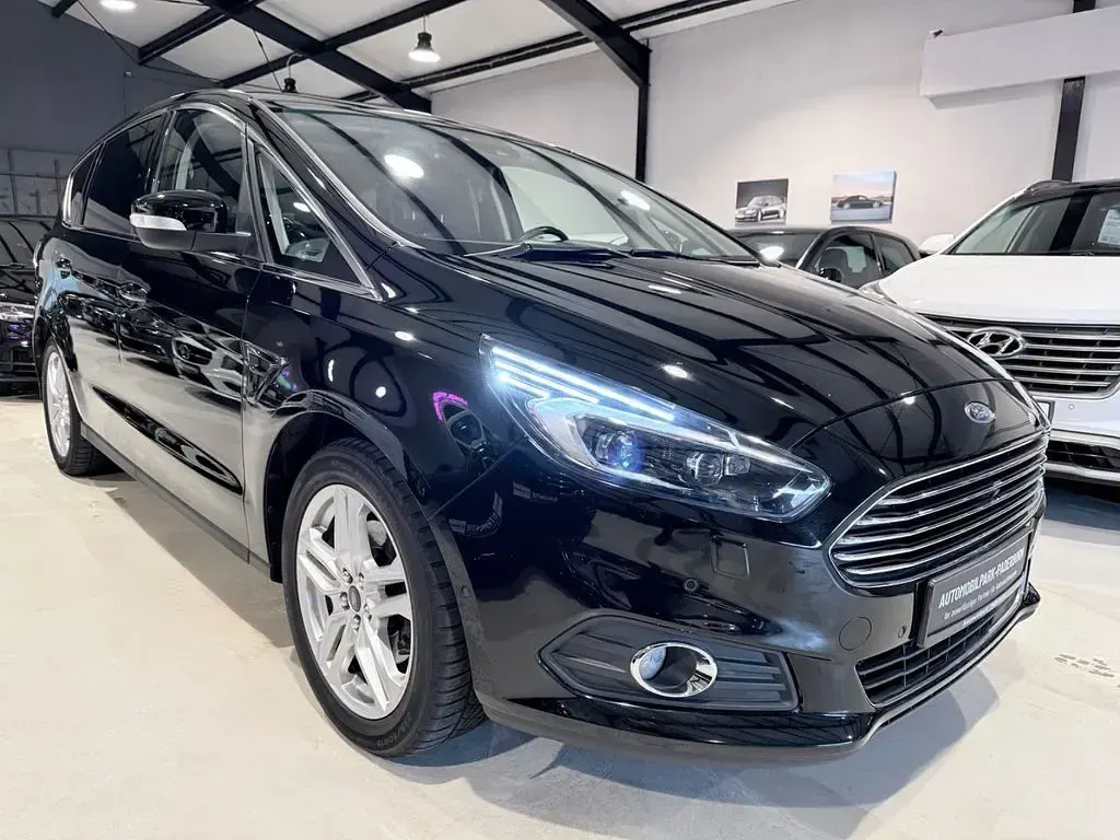 Gebraucht Ford S-MAX Titanium 165 PS (121 kW) 2019 Schwarz Van / Kleinbus