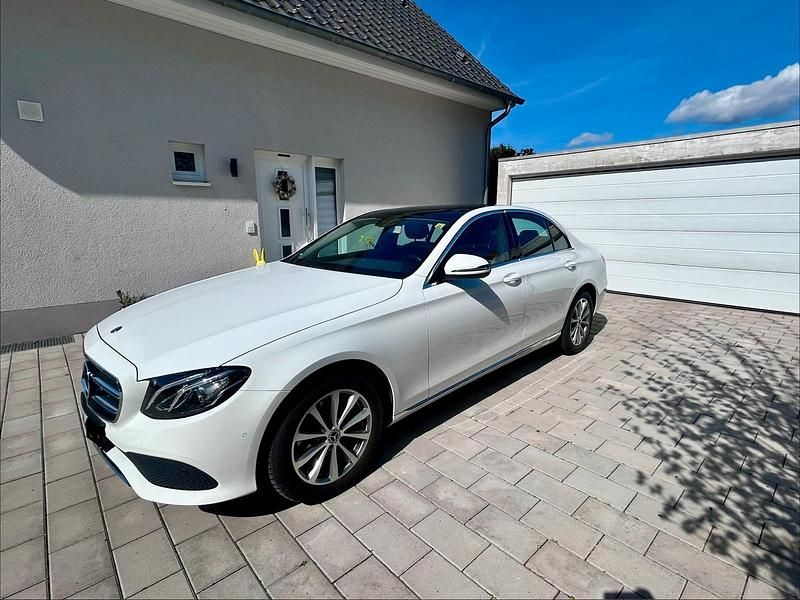 Gebraucht Mercedes E220 194 PS (142 kW) 2019 Weiß Limousine