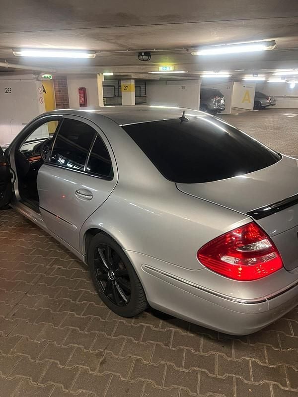 Silber Gebraucht 2006 Mercedes E320 Limousine | 5.199 € (Guter Preis) - Bild 1/4