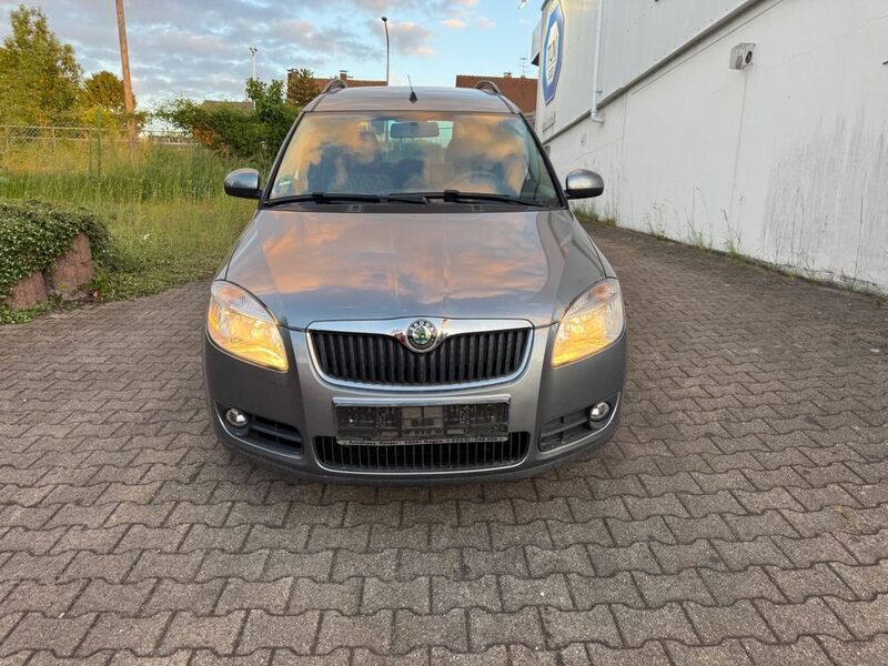 Grau Gebraucht 2010 Skoda Roomster Kombi | 2.299 € (Fairer Preis) - Bild 1/4