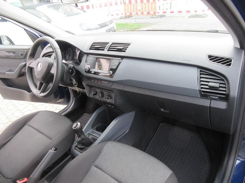 Gebraucht Skoda Fabia 60 PS (44 kW) 2016 Pacificblau Kleinwagen