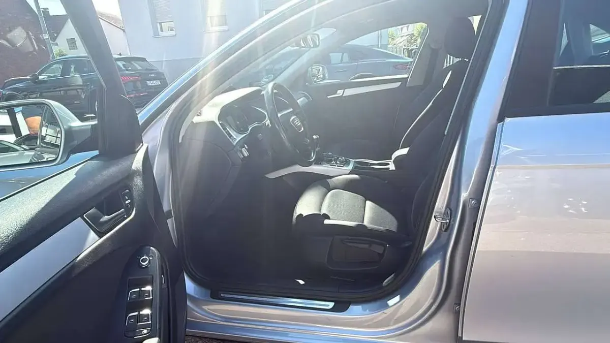 Gebraucht Audi A4 Attraction 150 PS (110 kW) 2015 Florettsilber metallic Limousine