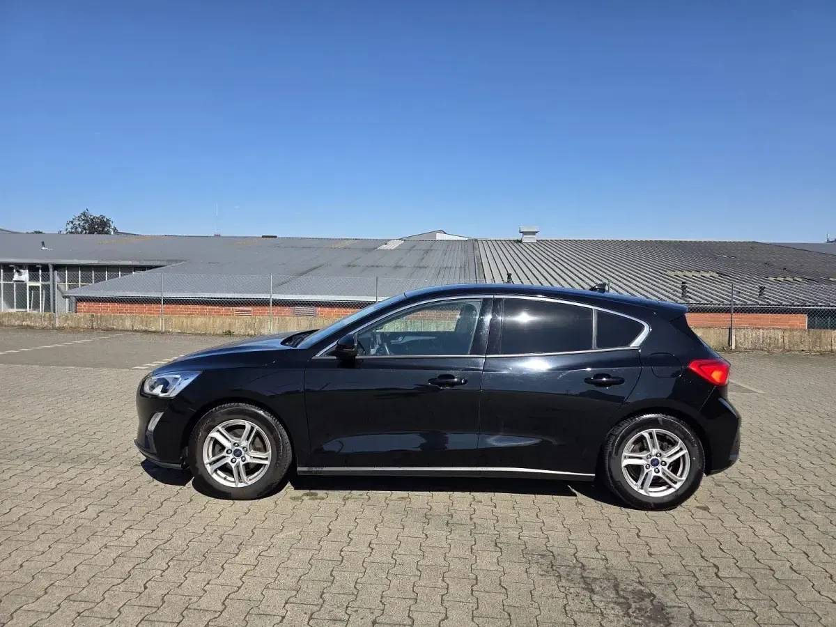Gebraucht Ford Focus Cool & Connect 125 PS (91 kW) 2018 Schwarz Limousine