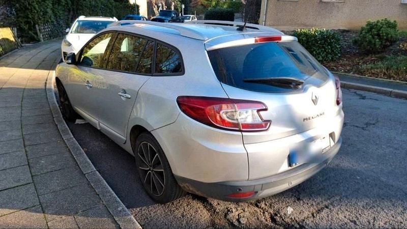 Gebraucht Renault Mégane GrandTour Bose Edition 116 PS (85 kW) 2013 Silber Kombi