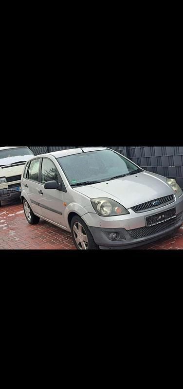 Silber Gebraucht 2008 Ford Fiesta Kleinwagen | 1.300 € (Fairer Preis) - Bild 1/4