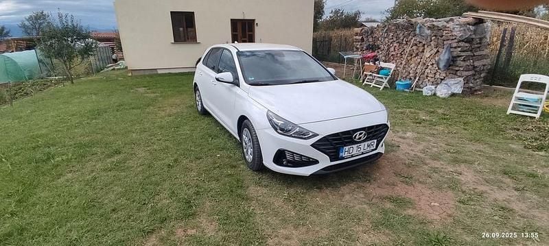 Weiß Gebraucht 2021 Hyundai i30 Pure Limousine | 12.400 € (Guter Preis) - Bild 1/4