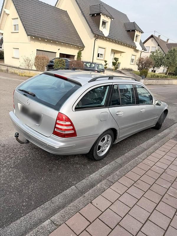 Gebraucht Mercedes C220 Avantgarde 150 PS (110 kW) 2004 Silber Kombi