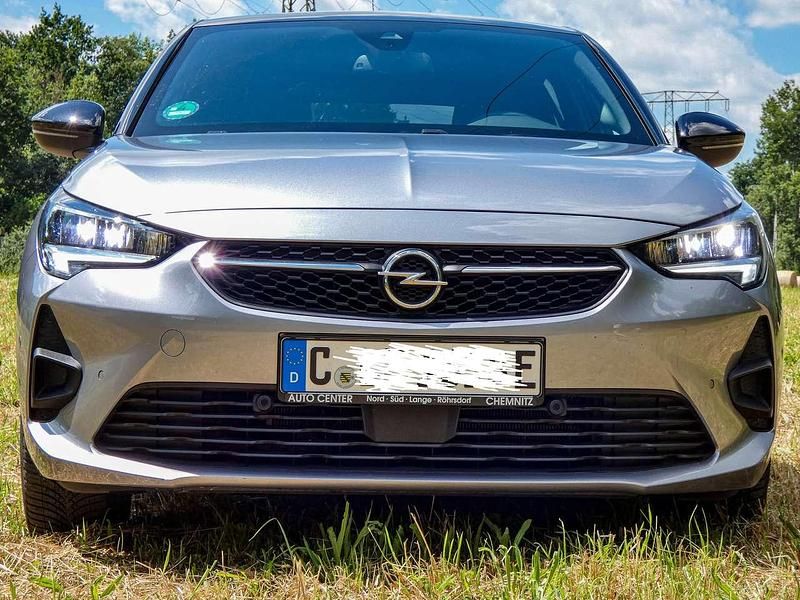 Grau Gebraucht 2023 Opel Corsa-e GS Line Kleinwagen | 20.580 € (Teuer) - Bild 1/4