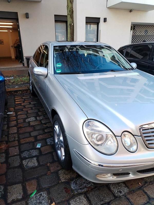 Silber Gebraucht 2004 Mercedes E280 Limousine | 5.500 € (Fairer Preis) - Bild 1/4
