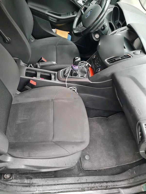 Gebraucht Ford Focus 100 PS (73 kW) 2017 Grau Limousine