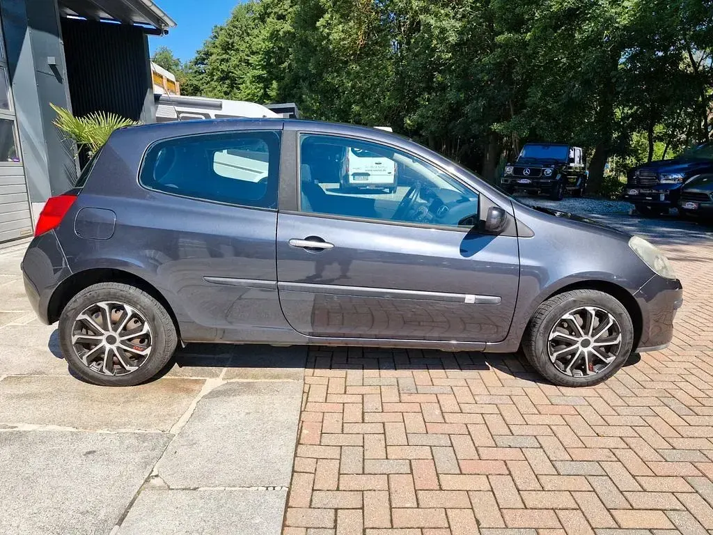 Gebraucht Renault Clio Dynamique 88 PS (64 kW) 2006 Grau eclipse Kleinwagen