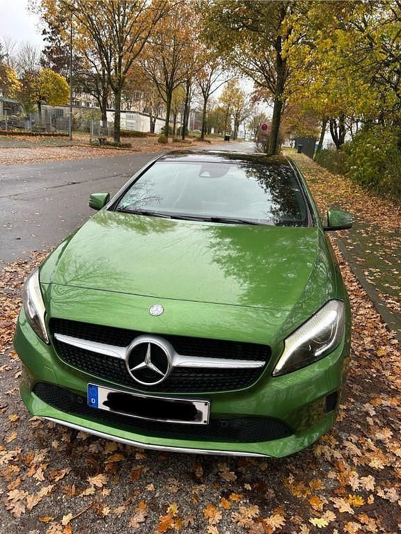 Grün Gebraucht 2016 Mercedes A200 Limousine | 12.500 € (Superpreis) - Bild 1/4
