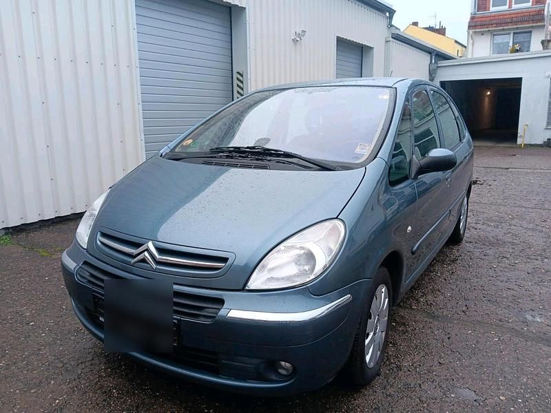 Grau Gebraucht 2005 Citroën Xsara Picasso Van / Kleinbus | 2.450 € (Fairer Preis) - Bild 1/4
