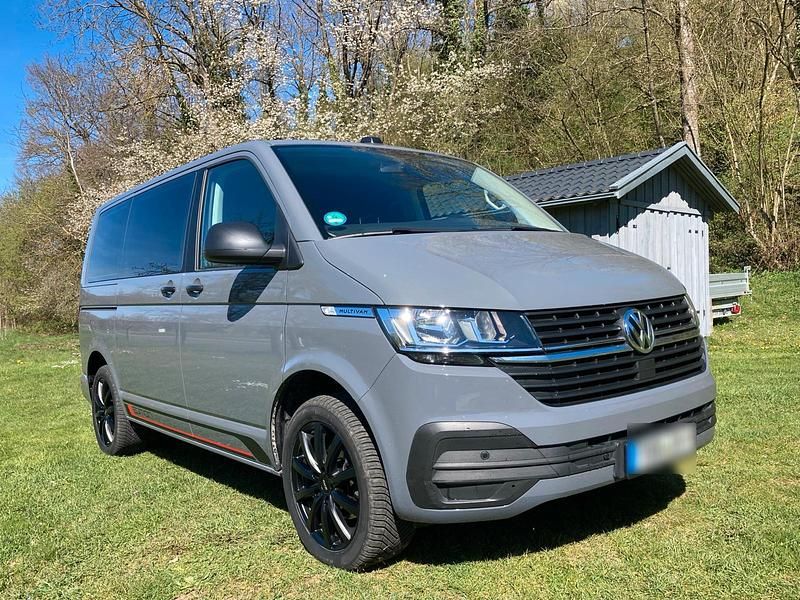 Gebraucht VW Multivan Edition 150 PS (110 kW) 2021 Grau Van / Kleinbus