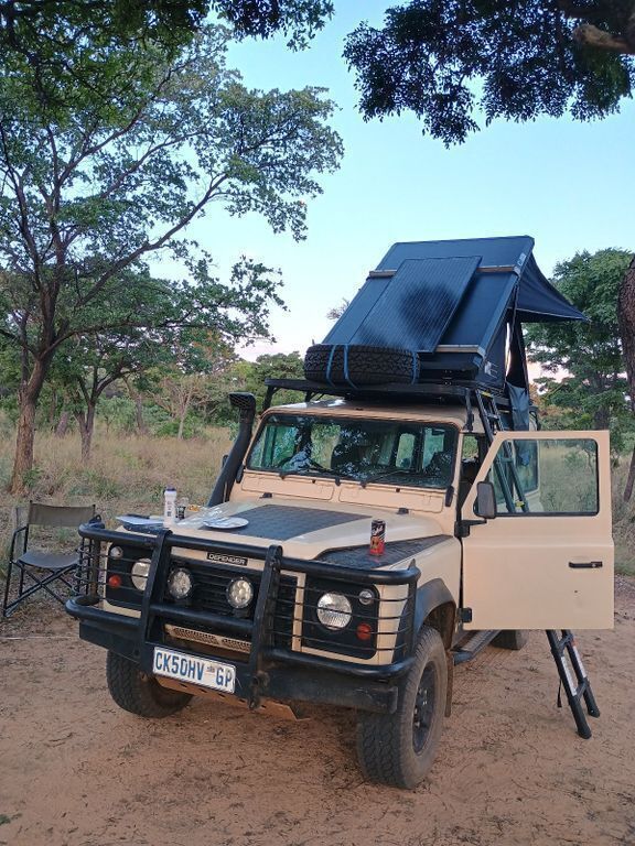 Beige Gebraucht 2002 Land Rover Defender SUV | 19.999 € (Etwas zu teuer) - Bild 1/4