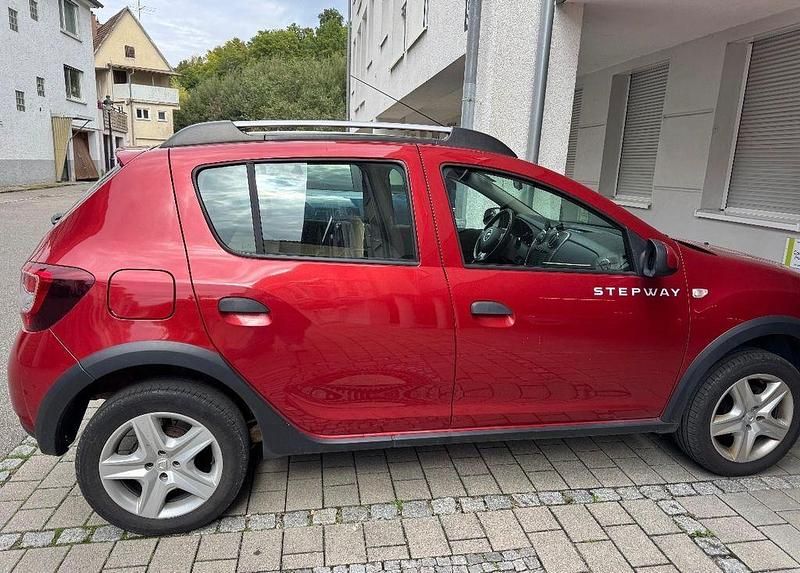 Rot Gebraucht 2015 Dacia Sandero Stepway Limousine | 5.100 € (Fairer Preis) - Bild 1/4