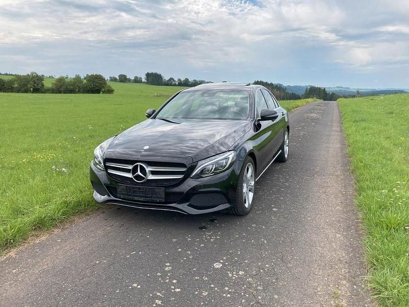 Schwarz Gebraucht 2016 Mercedes C200 Avantgarde Limousine | 16.350 € (Fairer Preis) - Bild 1/4