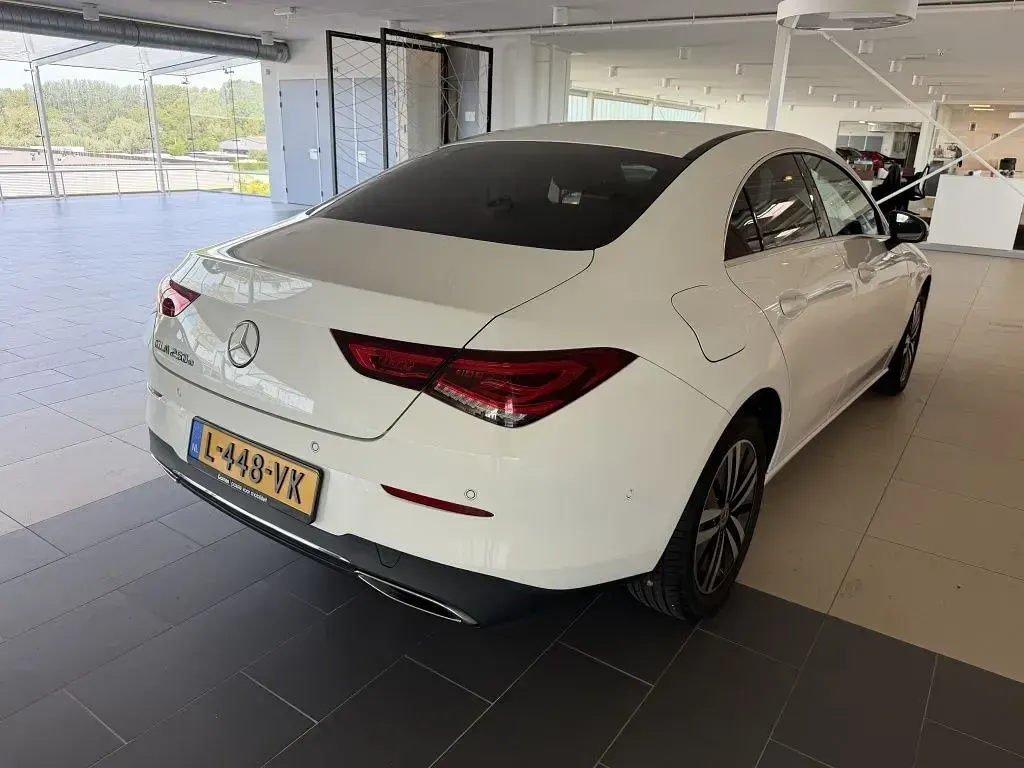 Gebraucht Mercedes CLA250e Business 160 PS (117 kW) 2021 Weiß Coupé