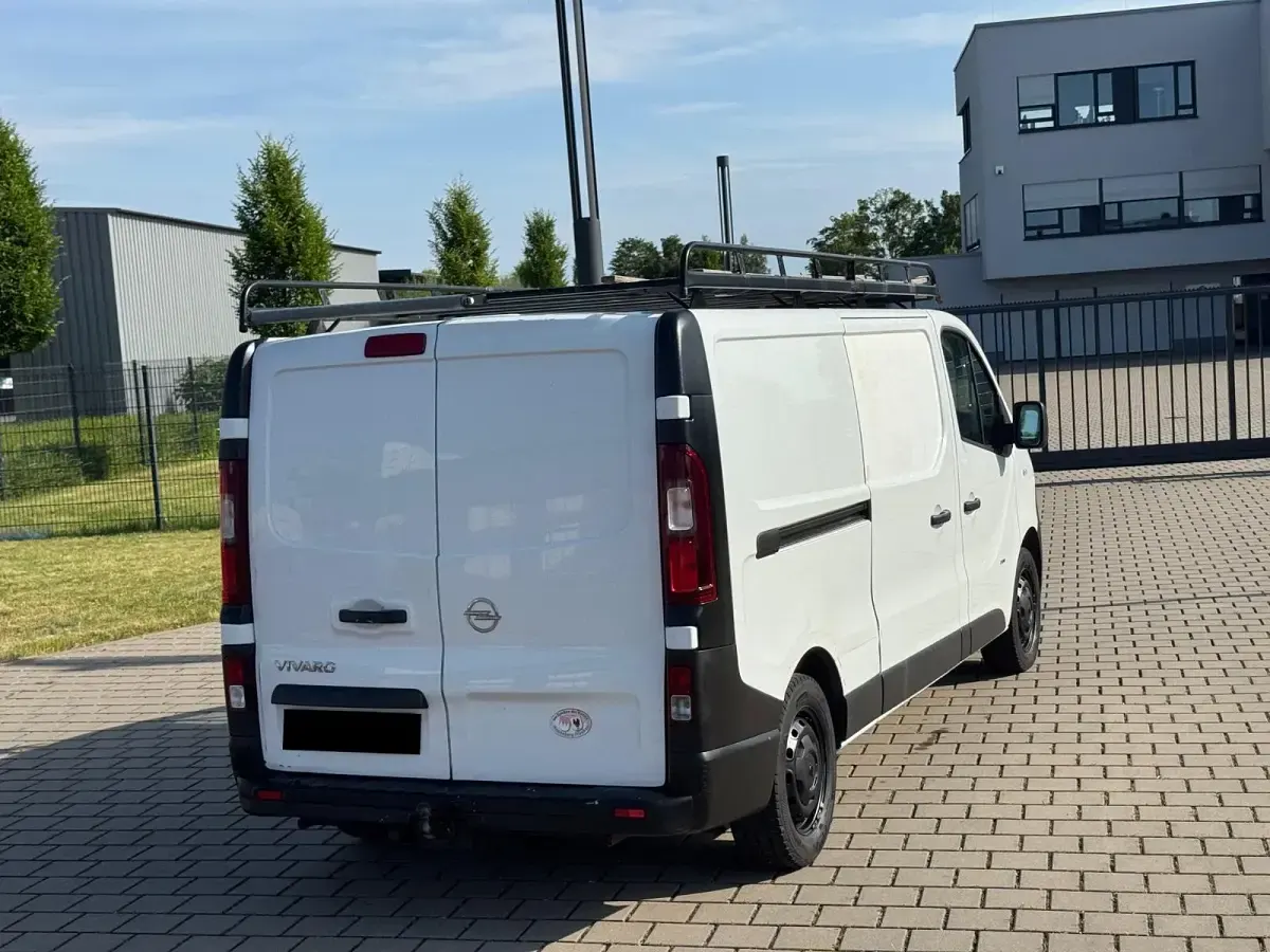 Gebraucht Opel Vivaro 116 PS (85 kW) 2016 Weiß Van / Kleinbus