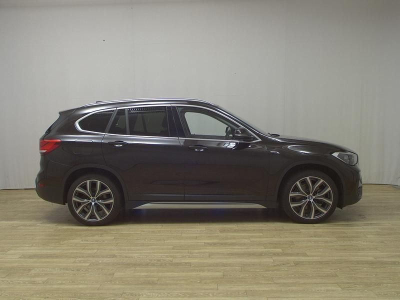 Braun Gebraucht 2022 BMW X1 xLine SUV | 21.980 € (Guter Preis) - Bild 1/4