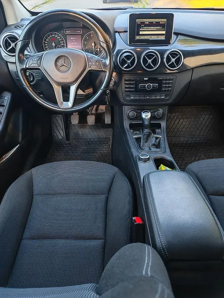 Gebraucht Mercedes B180 122 PS (89 kW) 2014 Silber Kleinwagen