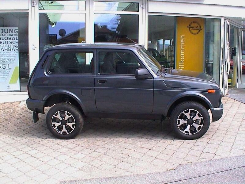 Gebraucht Lada Urban 83 PS (61 kW) 2022 Grau SUV