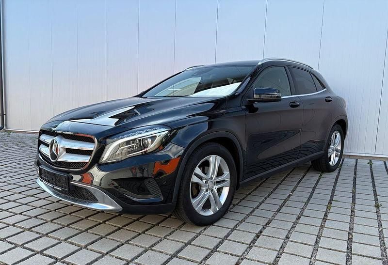 Schwarz Gebraucht 2014 Mercedes GLA220 SUV | 17.790 € (Fairer Preis) - Bild 1/4