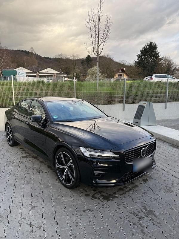 Gebraucht Volvo S60 Ultimate 250 PS (183 kW) 2023 Schwarz Limousine