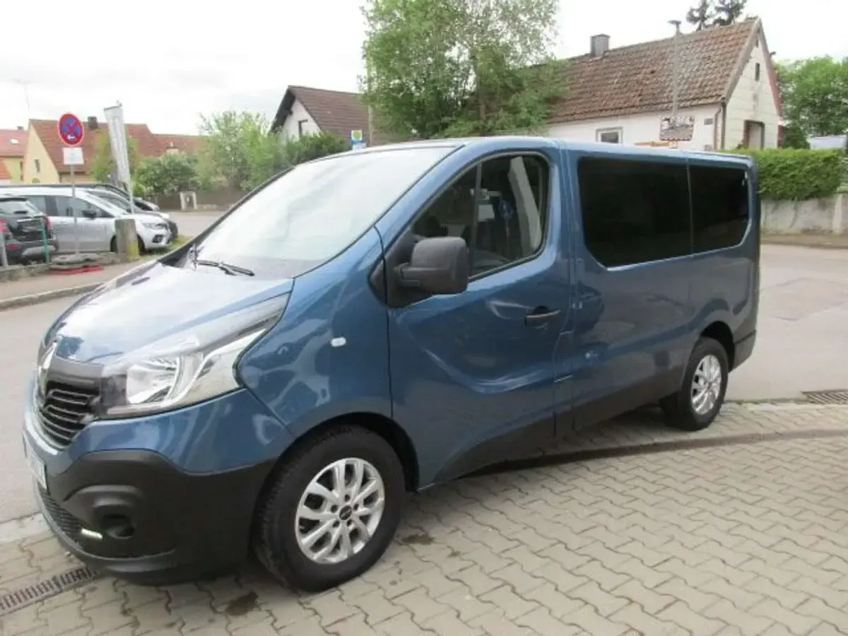 Gebraucht Renault Trafic 121 PS (88 kW) 2019 Panoramablau Van / Kleinbus