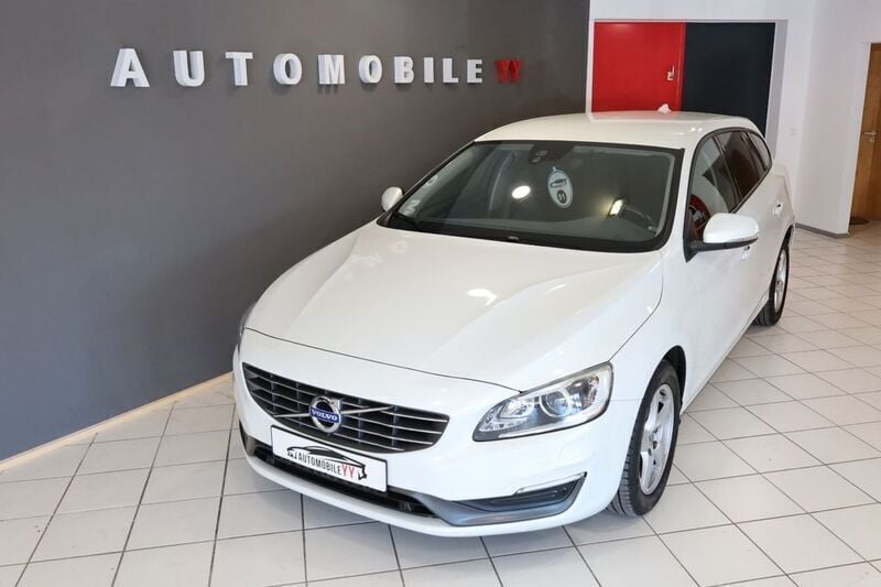 Weiß Gebraucht 2015 Volvo V60 Business Edition Kombi | 12.990 € (Guter Preis) - Bild 1/4