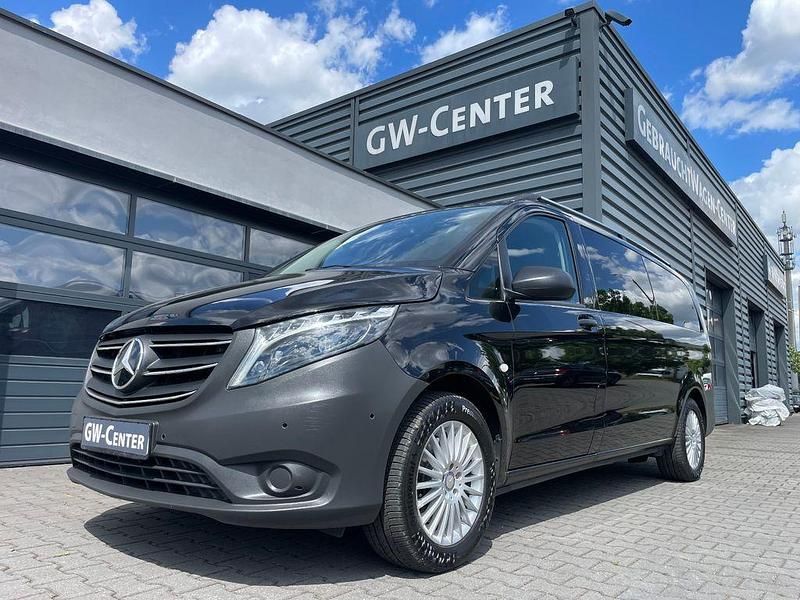 Schwarz Gebraucht 2023 Mercedes Vito Van / Kleinbus | 51.990 € - Bild 1/4