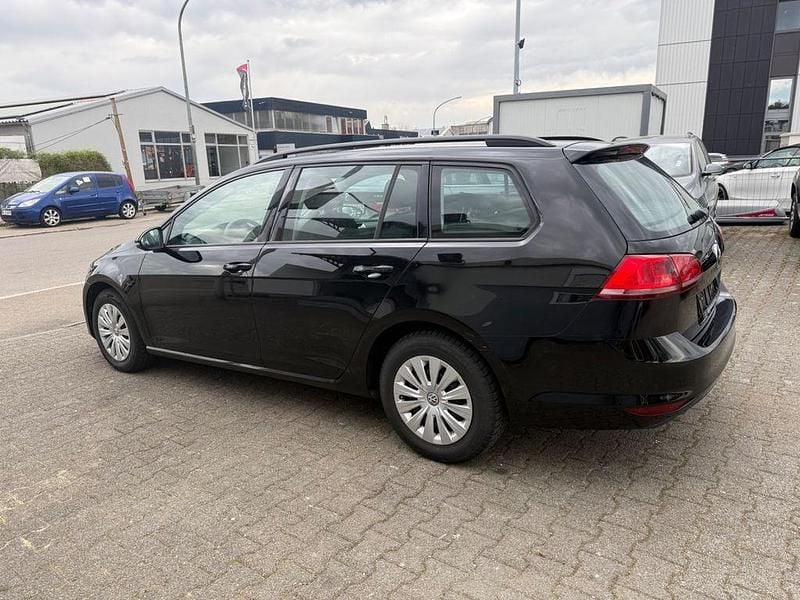 Gebraucht VW Golf VII Trendline 110 PS (80 kW) 2016 Schwarz Kombi
