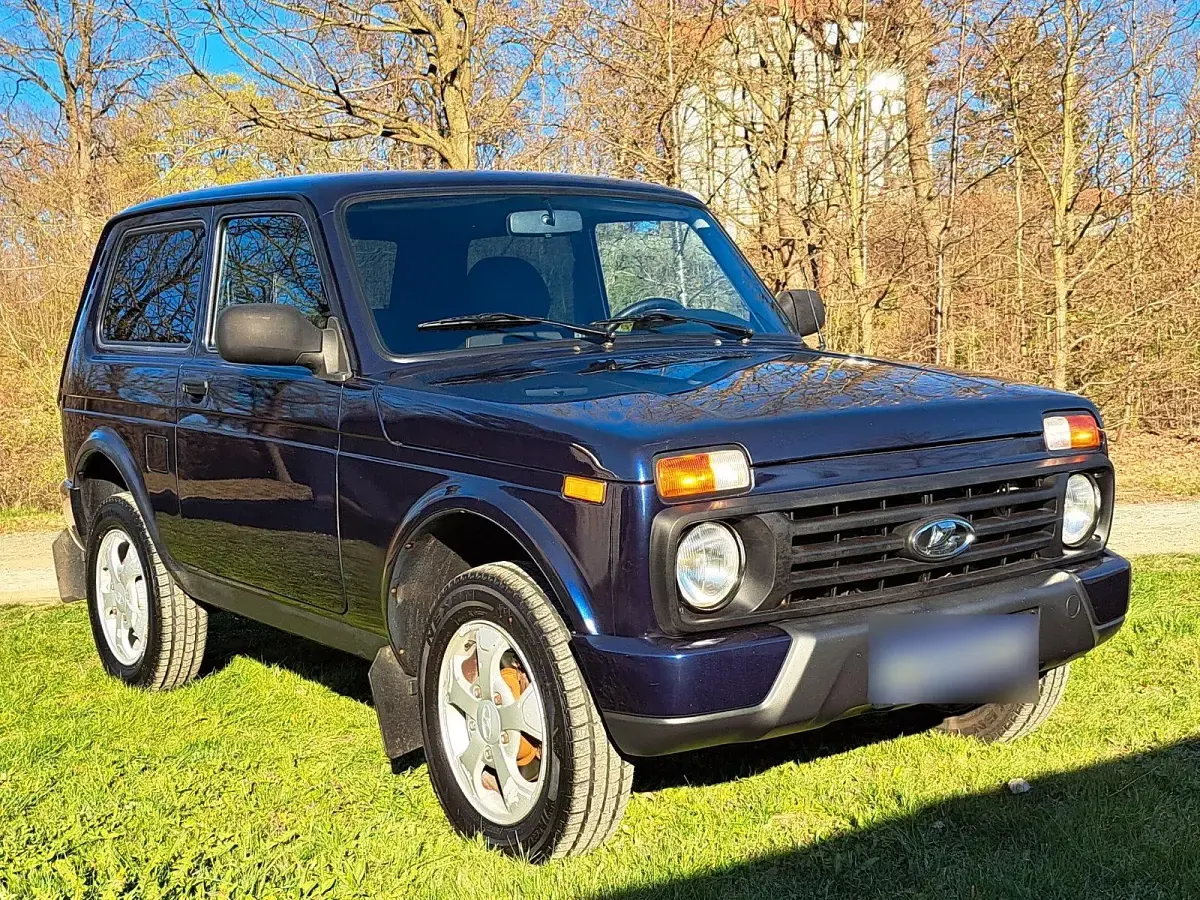 Second-hand Lada Urban 83 CP (61 kW) 2016 Albastru SUV