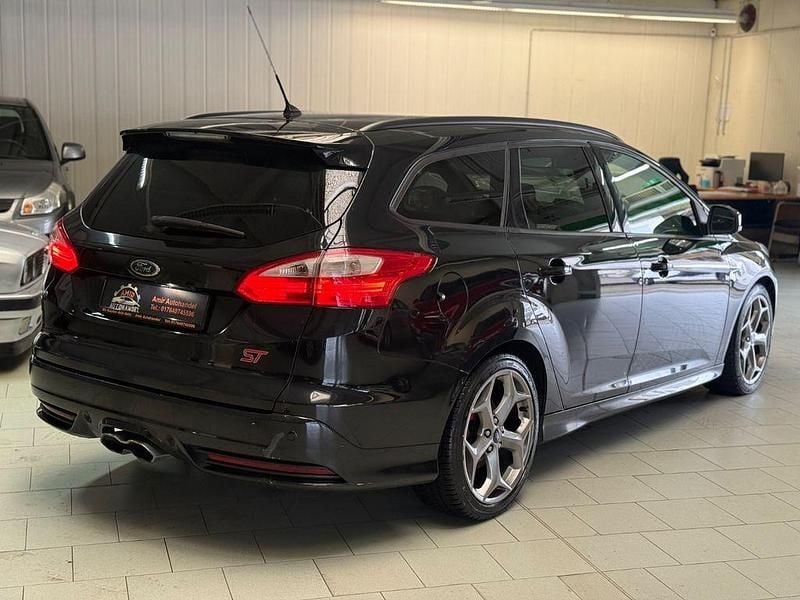 Gebraucht Ford Focus ST 250 PS (183 kW) 2013 Schwarz Limousine