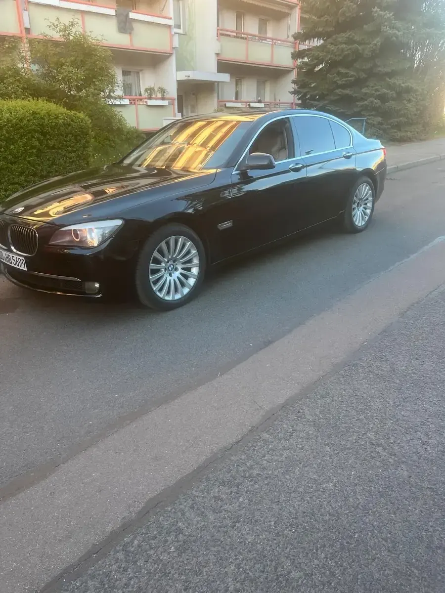 Gebraucht BMW 740 306 PS (225 kW) 2012 Schwarz Limousine